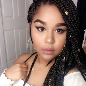 Meet your Posher, Carolaya